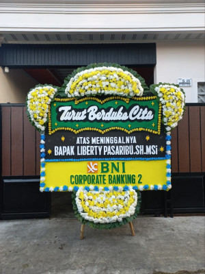 Papan Bunga Duka di Dujung Sakti