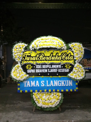 Papan Bunga Duka di Dujung Sakti