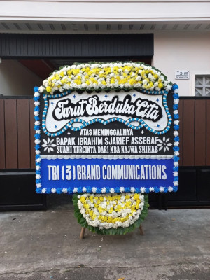 Papan Bunga Duka di Dujung Sakti